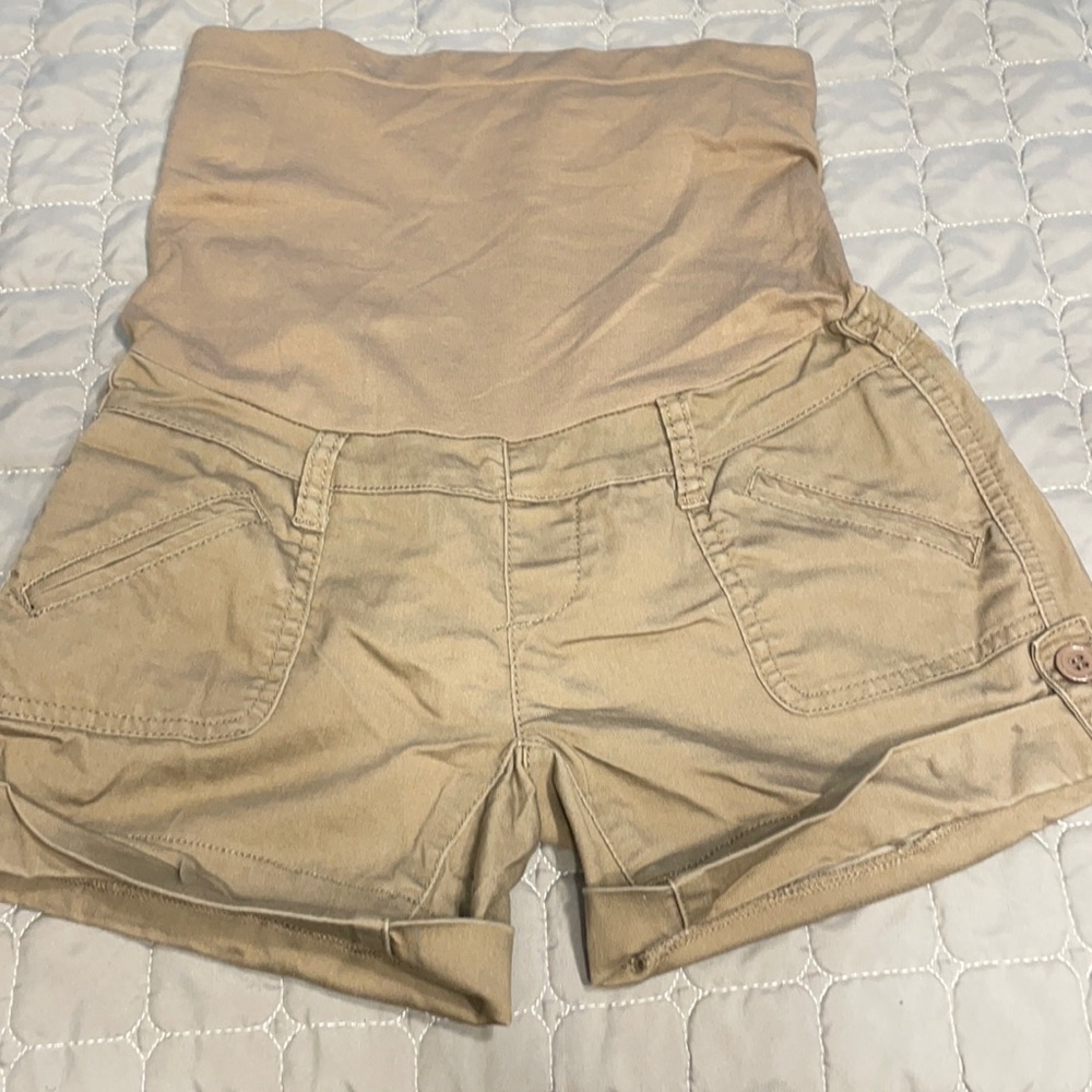Bella Vida maternity shorts